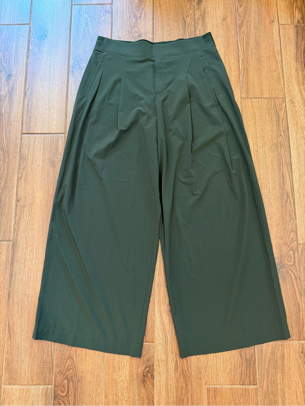 Athleta Women’s Green Wide-Leg Pleated Pants Pockets Size 14